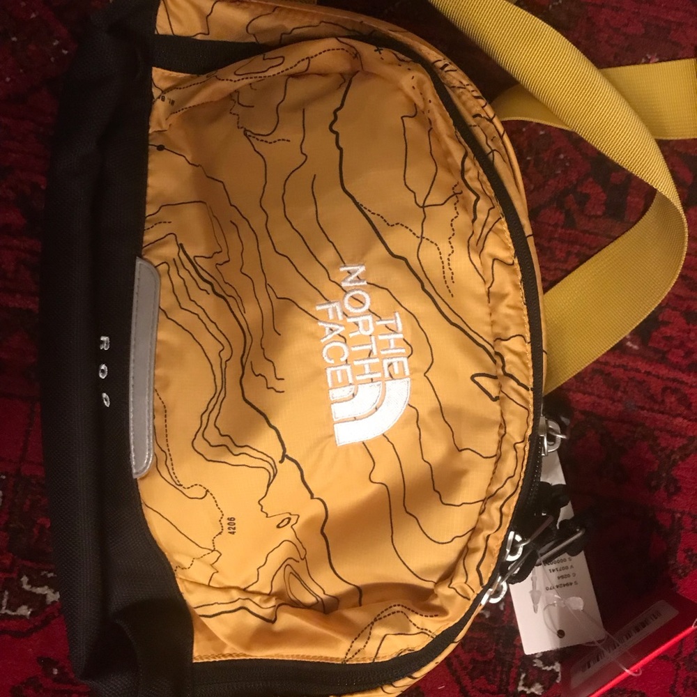never used north face shoulder bag :)